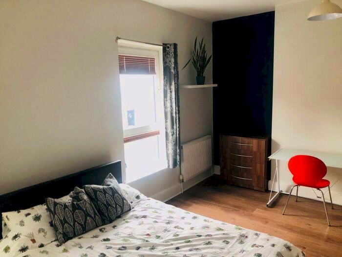 3 Bedroom House To Rent In Available For Summer -, DE22