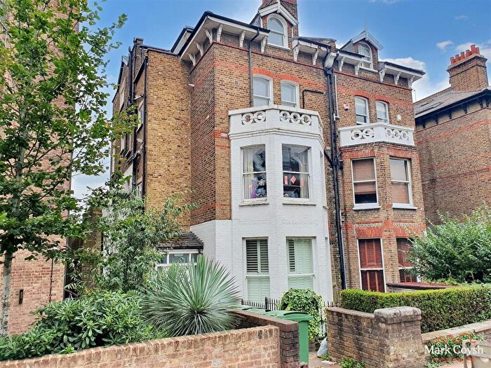 2 Bedroom Apartment For Sale In Fitzjohns Avenue, London, NW3