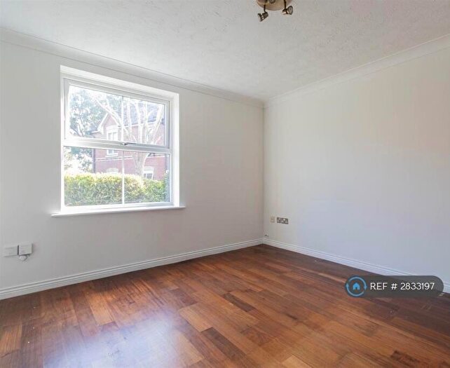 1 Bedroom Flat To Rent In Napier Crescent, Wickford, SS12