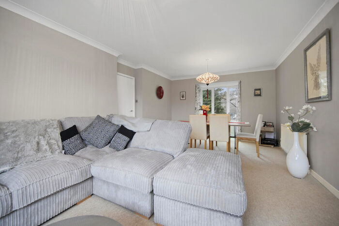 2 Bedroom Apartment To Rent In Collingwood Place, Walton, KT12