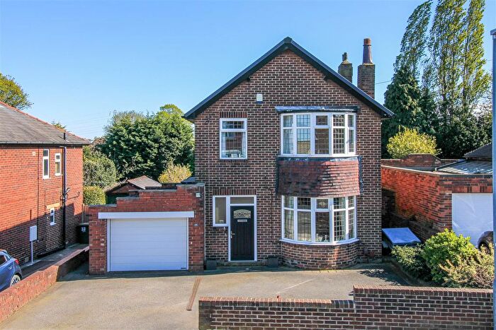 4 Bedroom Detached House For Sale In Glebe Gate, Dewsbury, WF12