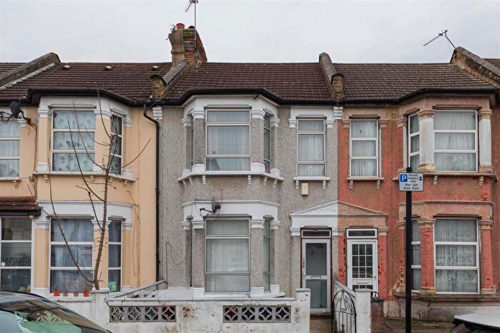 3 Bedroom Terraced House For Sale In Meanley Road, Manor Park, E12
