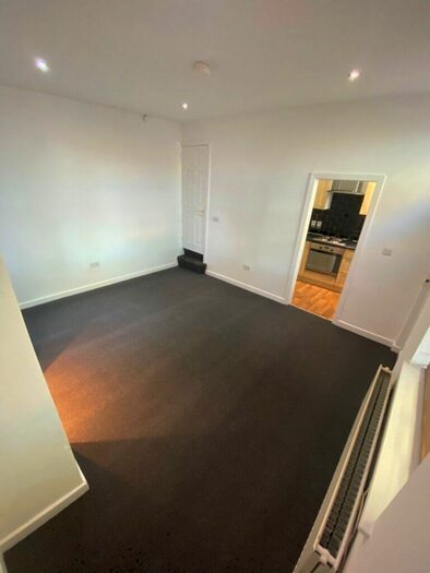 2 Bedroom End Of Terrace House To Rent In Gledhow Terrace, Harehills, Leeds, LS8