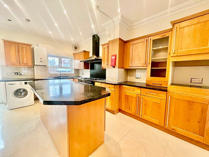 4 Bedroom Property To Rent In Ambleside Gardens, Ilford, IG4