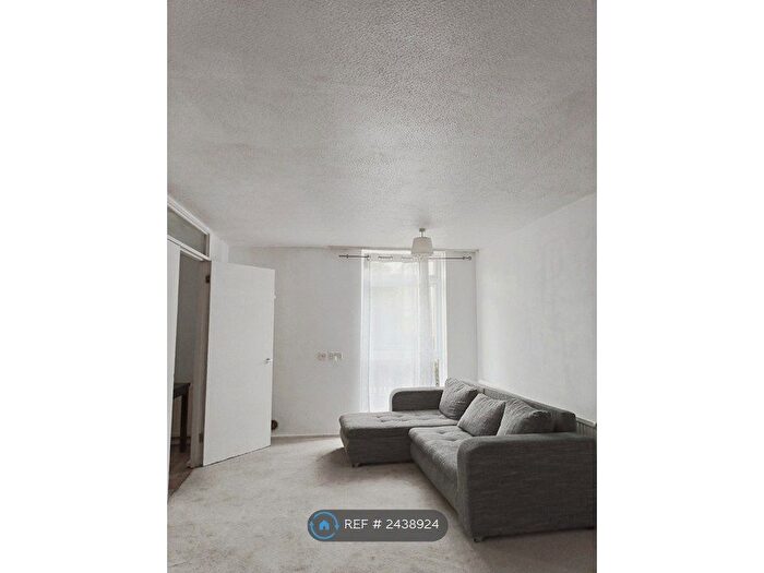 2 Bedroom Flat To Rent In Pelham Road, London, SW19