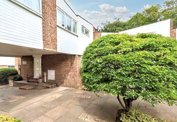 4 Bedroom End Terrace House For Sale In Regency Walk, Shirley, CR0
