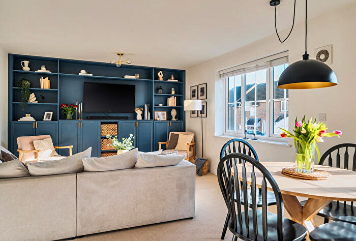 1 Bedroom Apartment For Sale In Linnet Way, Keynsham, Bristol, Somerset, BS31