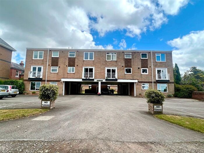 2 Bedroom Flat To Rent In Victoria Road, Netley Abbey, Southampton, Hampshire, SO31