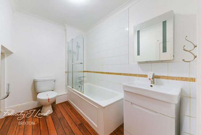 1 Bedroom Flat For Sale In Holbeach Mews, London, SW12