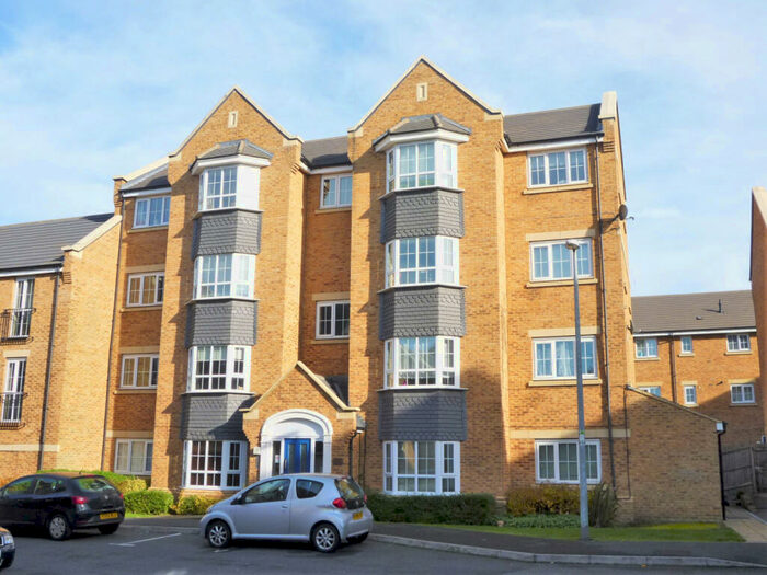2 Bedroom Flat To Rent In Russet Way, Bramley Court, Dunstable, LU5