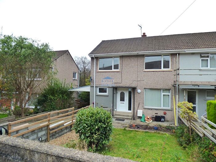 3 Bedroom Semi-Detached House To Rent In Onslow Terrace, Brynmenyn, Bridgend., CF32