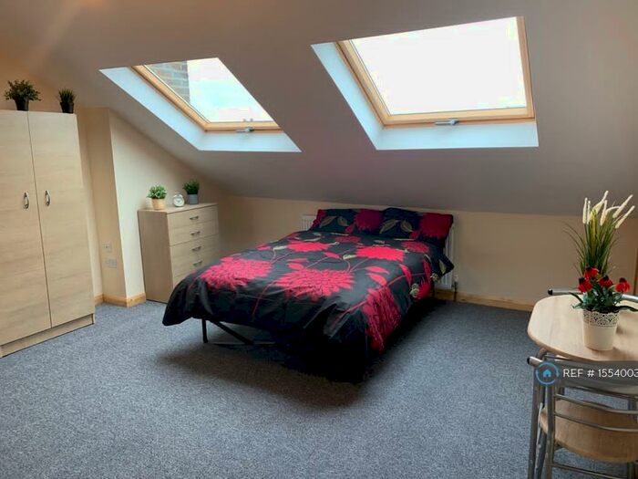 Studio To Rent In St. Pauls Road, London, N17