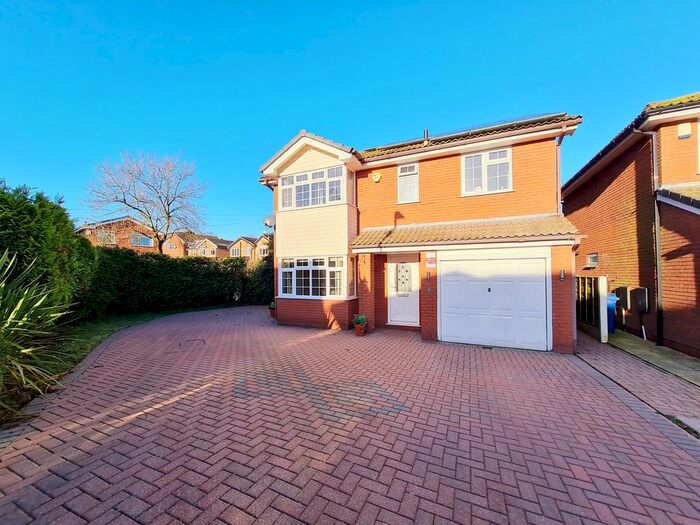 4 Bedroom Detached House To Rent In St Josephs Avenue, Whitefield, Manchester M45