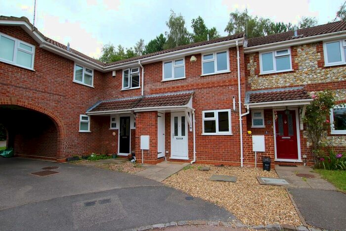 2 Bedroom Terraced House To Rent In Dodsells Well, Finchampstead, RG40