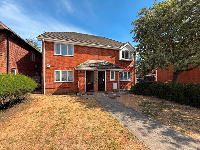 2 Bedroom Apartment For Sale In Willow Road, Aylesbury, HP19