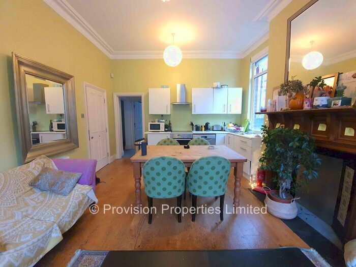 2 Bedroom Terraced House To Rent In Regent Park Avenue, Hyde Leeds, LS6