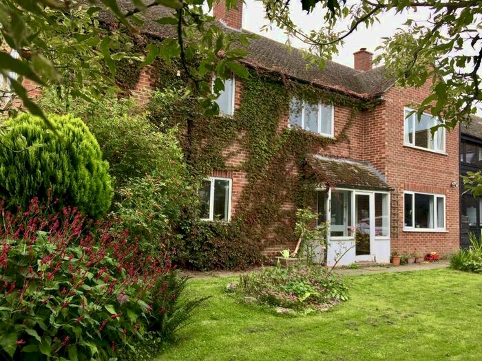 4 Bedroom Cottage To Rent In Boarstall, Buckinghamshire, HP18