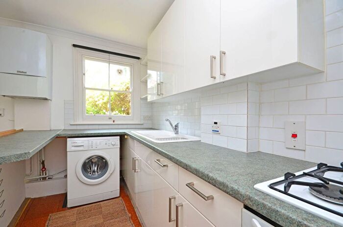 1 Bedroom Flat To Rent In Elmore Street, Islington, London, N1
