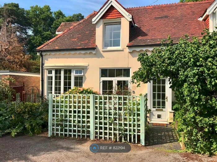 1 Bedroom Semi-Detached House To Rent In Bassett Row, Southampton, SO16