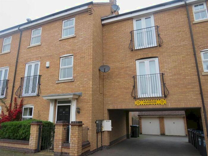 4 Bedroom Property To Rent In Longstork Road, Rugby, CV23