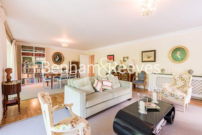 4 Bedroom Flat To Rent In Hyde Park Gate, Hyde Park, SW7