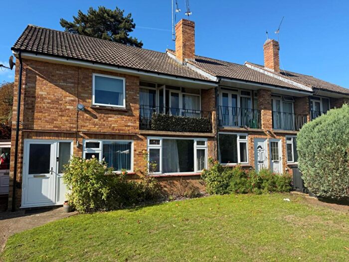2 Bedroom Maisonette To Rent In Hermitage Drive, Twyford, Reading, Berkshire, RG10