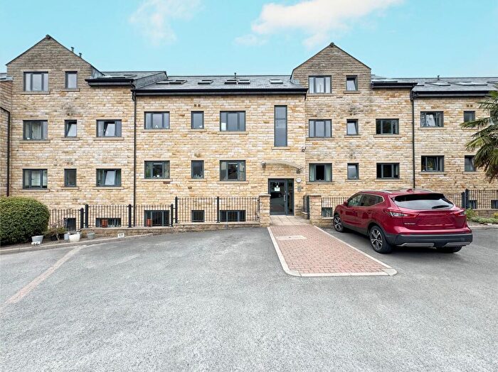 2 Bedroom Flat For Sale In Newsome Road, Huddersfield, HD4