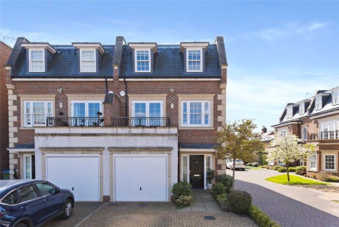 4 Bedroom End Of Terrace House To Rent In Lincoln Grove, Weybridge, Surrey, KT13
