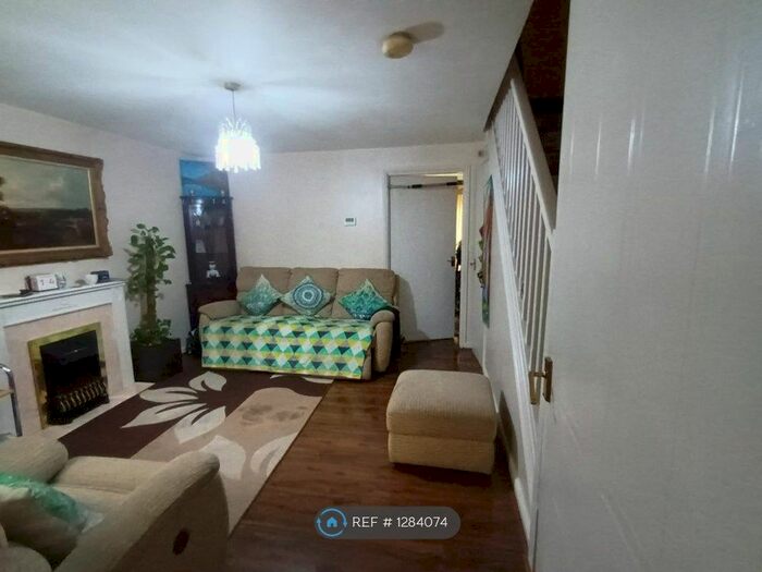 2 Bedroom Terraced House To Rent In Highfield Road, Feltham TW13