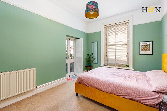 1 Bedroom Flat For Sale In Eaton Gardens Mansions, Eaton Gardens, Hove, BN3