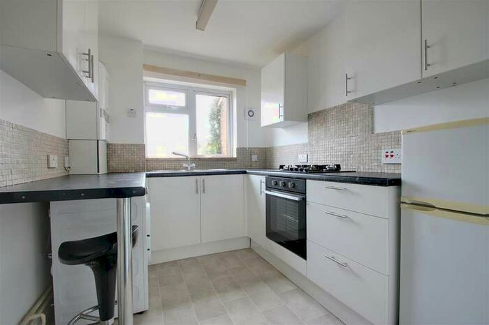 1 Bedroom Apartment To Rent In Meadowbank, Kings Langley, WD4