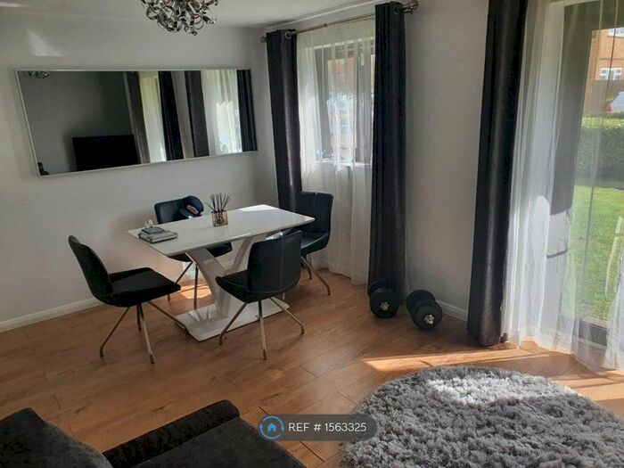 2 Bedroom Flat To Rent In Falcon Way, London, NW9