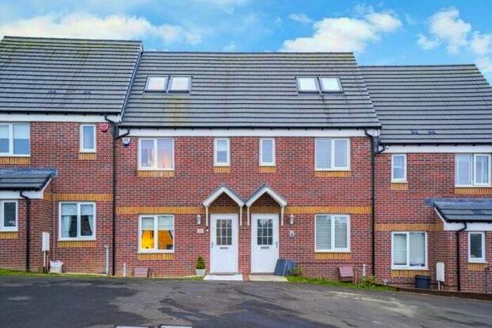 3 Bedroom Town House To Rent In Vaderland Grove, Larkhall, ML9
