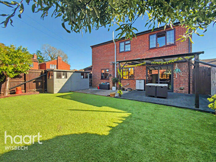 4 Bedroom Detached House For Sale In Knights Close, Leverington, PE13