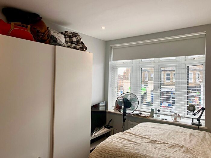 Studio To Rent In Baring Road, London, SE12