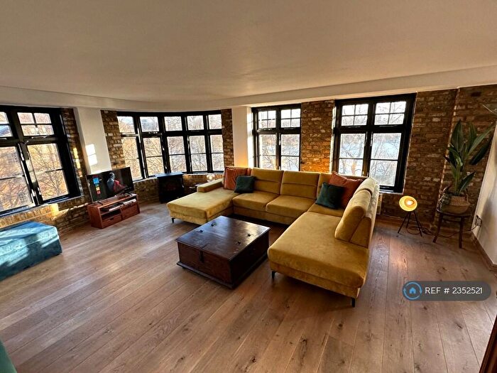 2 Bedroom Flat To Rent In Sanctuary Court, London, E1W