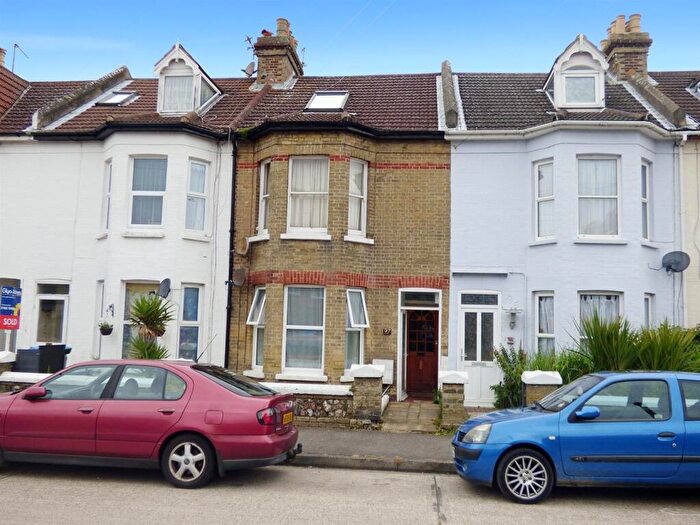 1 Bedroom Apartment To Rent In Bayford Road, Littlehampton, BN17