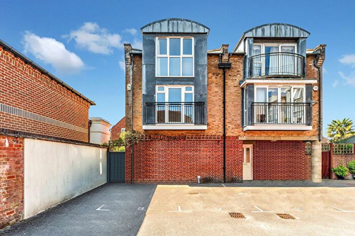 3 Bedroom Semi-Detached House For Sale In Greencroft Street, Salisbury, SP1