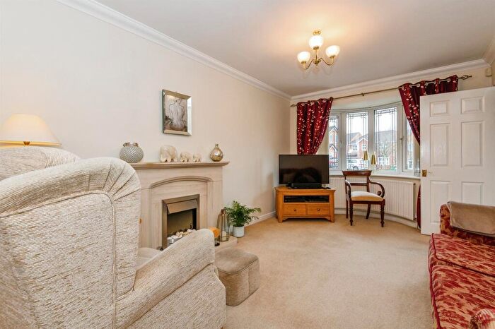 4 Bedroom Detached House For Sale In St. Thomas Gardens, Bradley, Huddersfield, HD2
