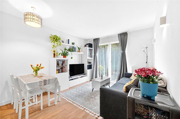 1 Bedroom Flat For Sale In Gainsford Road, Walthamstow, London, E17