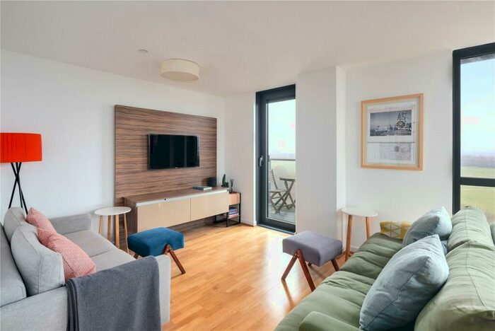 2 Bedroom Flat To Rent In Sky Apartments, Homerton Road, Hackney, London, E9