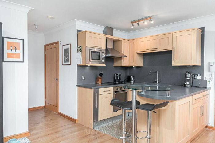 1 Bedroom Flat For Sale In Hermitage Road, East Grinstead, RH19