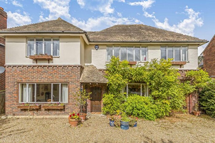 4 Bedroom Detached House To Rent In Thetford Road, New Malden, KT3