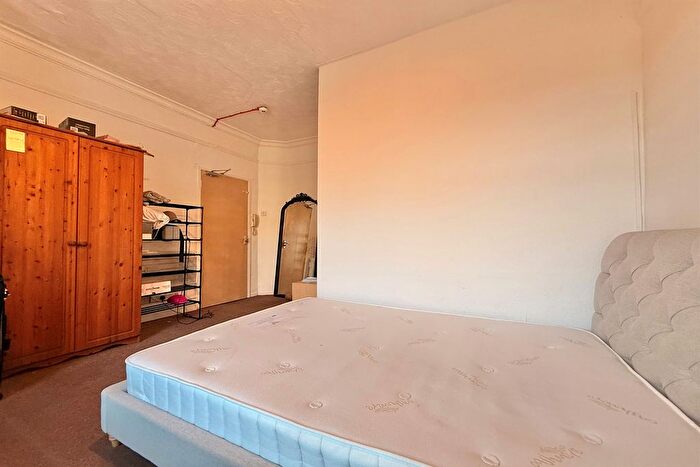 1 Bedroom Flat To Rent In Clarendon Road, Manchester, M16