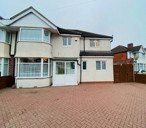 3 Bedroom Semi-Detached House To Rent In Knightsbridge Road, Solihull B92