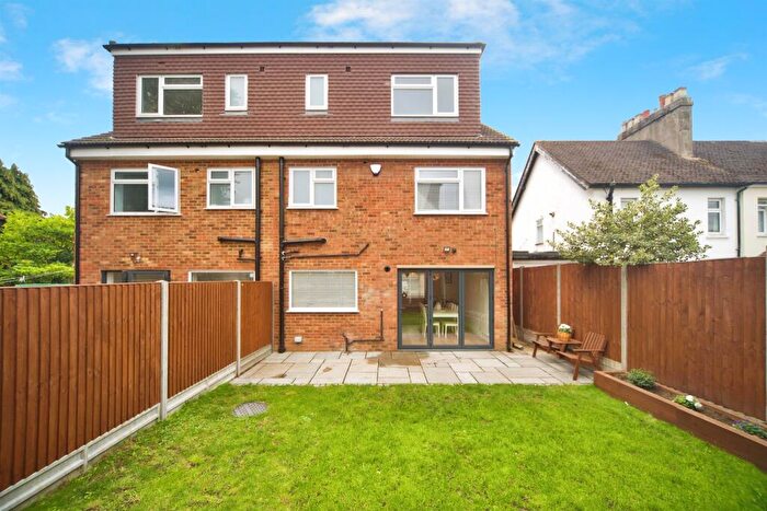 4 Bedroom Semi Detached House For Sale In Park Lane, Broxbourne, EN10