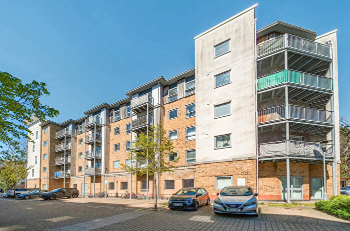 1 Bedroom Apartment For Sale In Coombe Way, Farnborough, Hampshire, GU14
