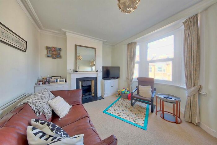 2 Bedroom Maisonette To Rent In Strathville Road, London, SW18