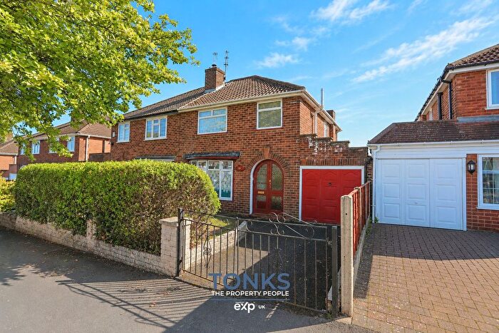 3 Bedroom Semi Detached House For Sale In Willowsbrook Road, Halesowen, B62
