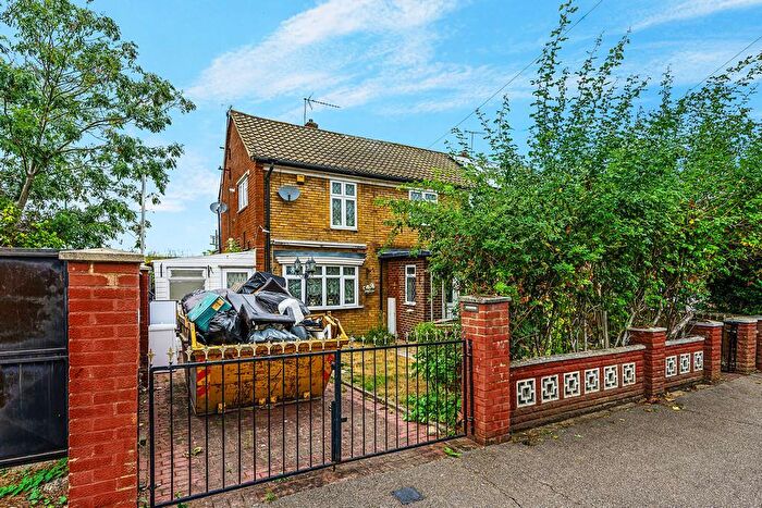 3 Bedroom House For Sale In Valley Side, Chingford, E4